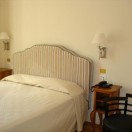 Hotel Certosa ปาดูลา ภายนอก รูปภาพ