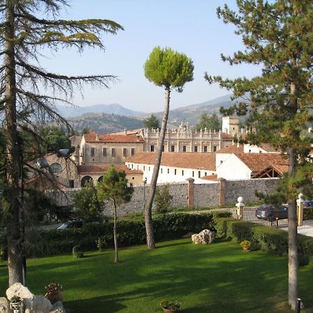Hotel Certosa ปาดูลา ภายนอก รูปภาพ