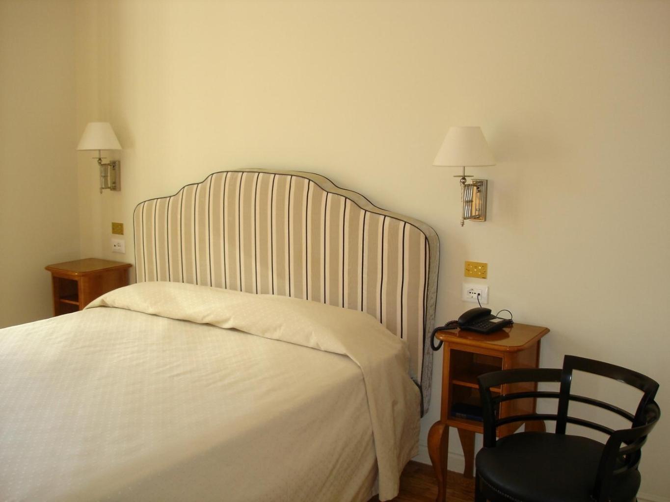 Hotel Certosa ปาดูลา ภายนอก รูปภาพ