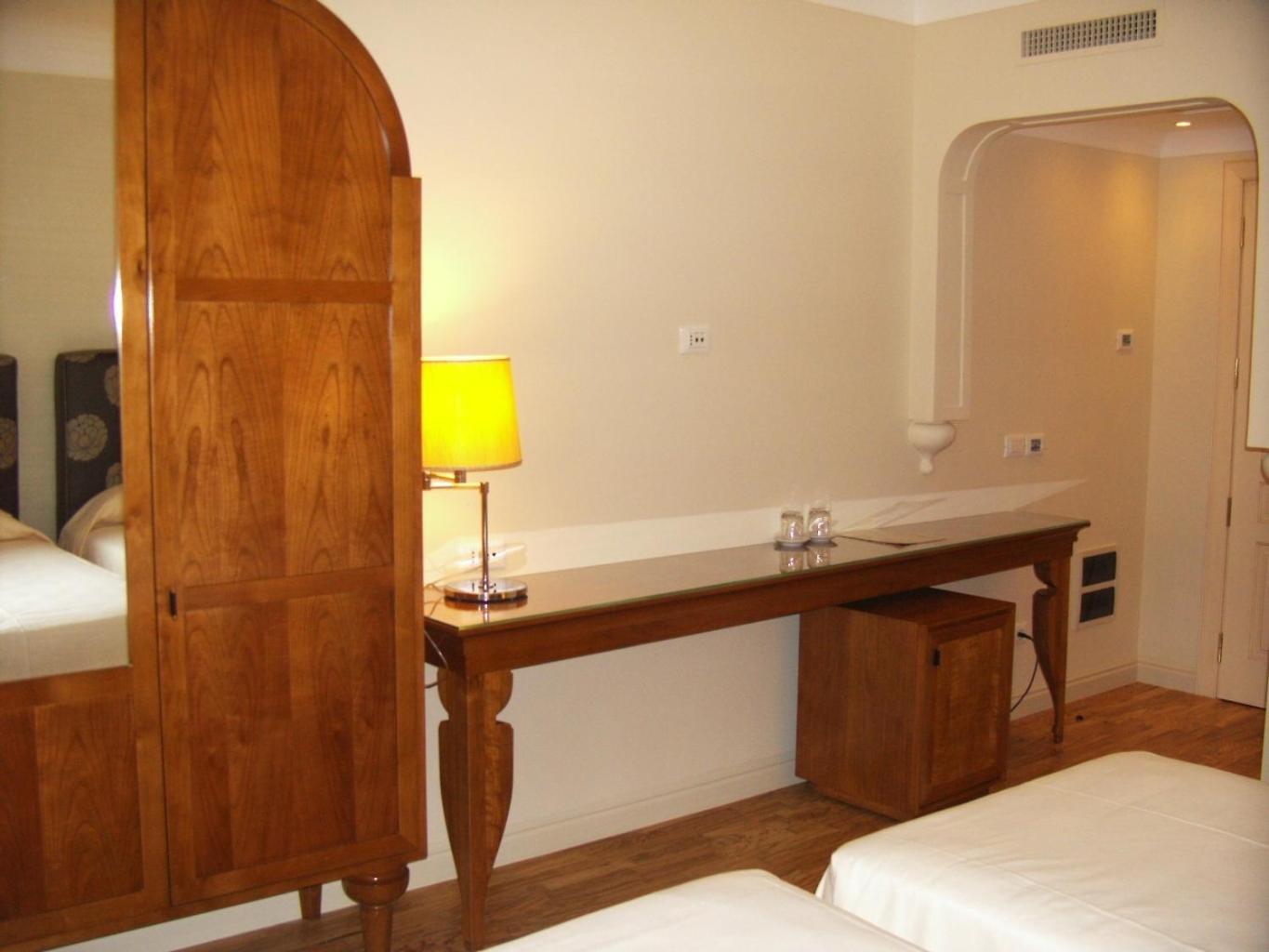 Hotel Certosa ปาดูลา ภายนอก รูปภาพ